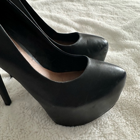 Steve Madden Dejavu Leather Pumps - Picture 1 of 5